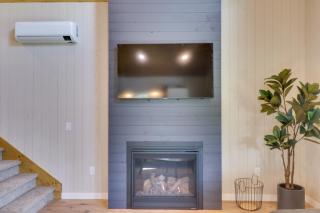 Lakeside Cabin Retreat with Private Hot Tub! - Lakeside - 5