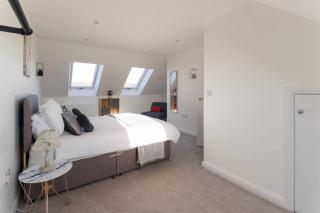 Luxury 3-Bedroom, 2-Bathroom Home sleeps 7 people - Liverpool - 3