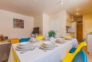 Roomy apartment 80sqm at city center FREE PARKING space, AC & balcony, Separate AC in all four rooms - Budapest - 3