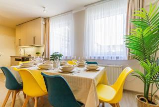 Roomy apartment 80sqm at city center FREE PARKING space, AC & balcony, Separate AC in all four rooms - Budapest - 2