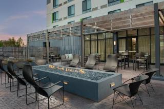 Courtyard by Marriott Portland East - 9