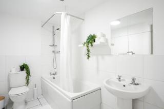 Stylish 2 Bed Manchester Flat - 1