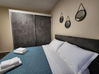 Central Apartment-New Bazar (with balcony) - Tirana - 3
