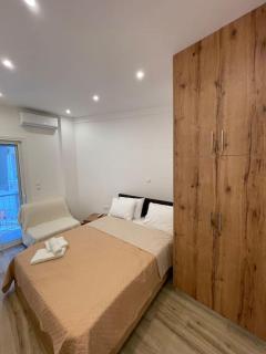 Pagrati-Brand new luxury central studio - 3