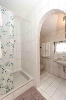 Apartments Emmeline - Tisno - 3