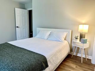 NEW Luxury 2 bedroom Near Airport and I-87 highway & Saratoga Racetrack - Latham - 1