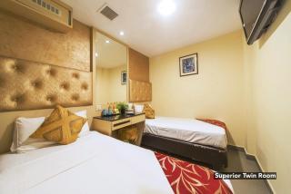 Single or Twin No Window Room With Sharing Bathroom and Toilet in Sandpiper Hotel - Singapore - 3
