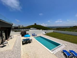 Luxury villas with heated pool & panoramic ocean & valley views - São Martinho do Porto - 9
