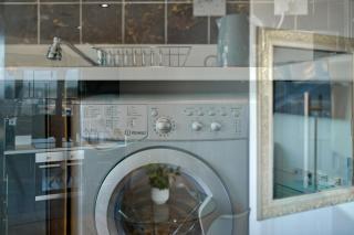 SidemerseyLivings - Central, Bright, and Convenient 2-Bedroom Apartment with Parking - Liverpool - 4