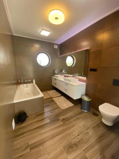 Luxury villas with heated pool & panoramic ocean & valley views - 2