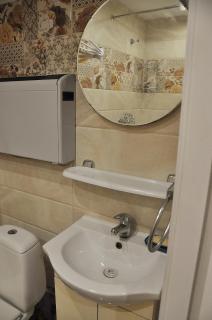 Cozy Mansard Condo, enjoy both - beach and center - 9