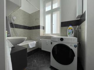 LUCKY STAYS LS03 - Vollausstattung - Zentrum - Aufzug - große Küche - 2 Zimmer - Smart-TV - 4