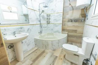 Modern Luxe Oak Orchid 3BR Apt W-Free WiFi &Parking - 5