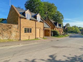 Finch Cottage - Farnborough - 0