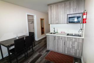 Borden Inn and Suites - Angus - 1