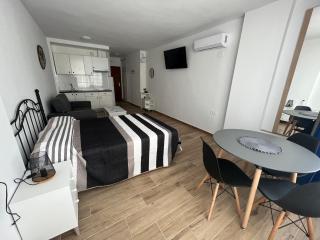 VER621 - Estudio con vistas al mar, Wifi, Piscina, Centro a 100 metros, Playa a 600 metros - Torremolinos - 1