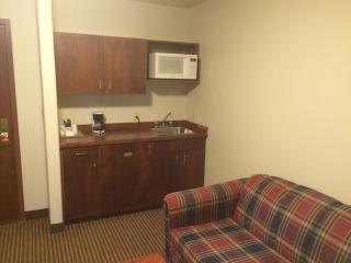 Foxwood Inn and Suites - Fox Creek - 1