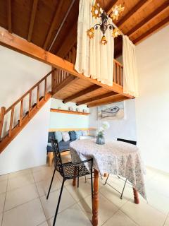 Ambela House Soroni - 2