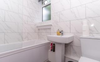 4 Bedrooms Homely House - Sleeps 6 Comfortably with 6 Double Beds,Glasgow, Free Street Parking, Business Travellers, Contractors, & Holiday-Goers, Near All Major Transport Links in Glasgow & City Centre, Perfect for Common Wealth Games 2026 - Glasgow - 6