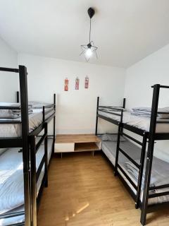 Moonlıght Hostel - Pristina - 8