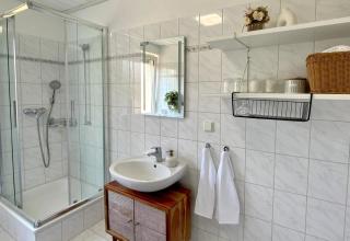 Bright 2BR Family-friendly Home -BASF - Free Parking - Super Fast WIFI - 6