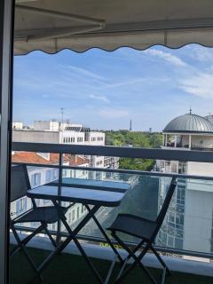 Superbe STUDIO (28m2) avec terrasse / vue TOUR EIFFEL / PUTEAUX - 0