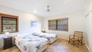 Now and Then, 2 - 42 Clarence St - Yamba - 5