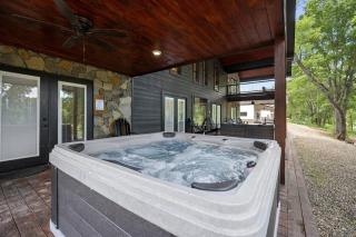 Modern Riverfront, Starlink, Hot Tub, Broken Bow - 9