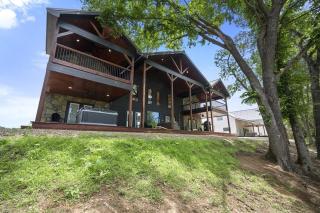 Summer Break, Modern Riverfront, Starlink, Hot Tub - 1