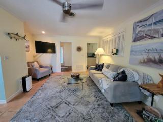 Beach & Surf Hacienda on Hutchinson Island - Fort Pierce - 6