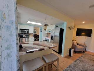 Beach & Surf Hacienda on Hutchinson Island - Fort Pierce - 3