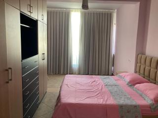 Arbi's Pool View Apartment - Golem - 2