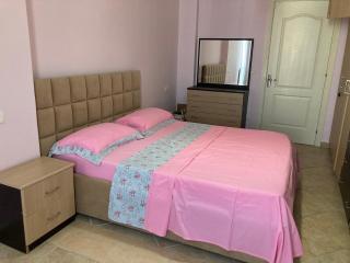 Arbi's Pool View Apartment - Golem - 3