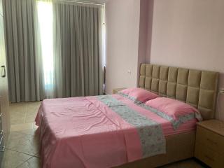 Arbi's Pool View Apartment - Golem - 4