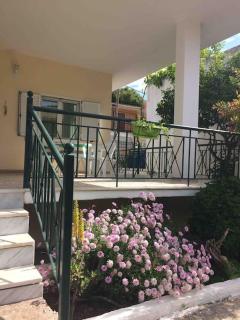 Charming Cottage 2 Mins Walk to Beach - Áyios Spirídhon - 9