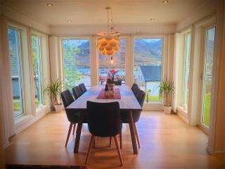 Sørvågen Villa luxury home with sauna - 3