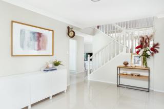 Spacious newly redecorated 5BD Family Home - 3