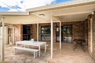 Hobbit House Inspired 4BR cozy Fairytale Cottage - Brisbane - 4