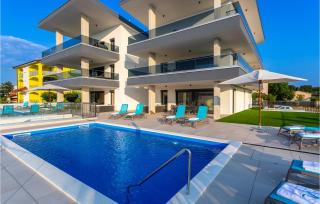 Nice Apartment In Malinska With Jacuzzi - Malinska - 0
