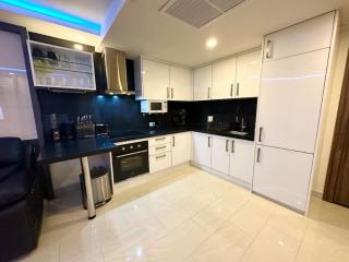 Large luxury condo - Pattaya City Centre - Grand Avenue Residences, Pool View - 716 - 1