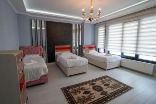 POISON GARDEN SUİTE - 1