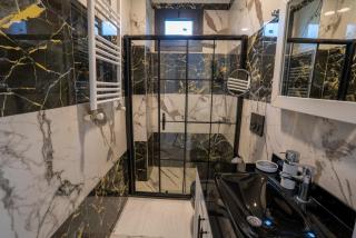 POISON GARDEN SUİTE - 1