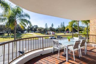 Coastal SOL -Right on Clarkes Beach! - 4