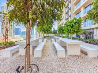 The Downtown Dreamer: A Trendy 1BR near Dubai Mall - 6