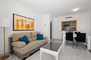 Apartment in the heart of Puerto Banús, with private parking space and communal pool, paddle tennis court and gym - 5