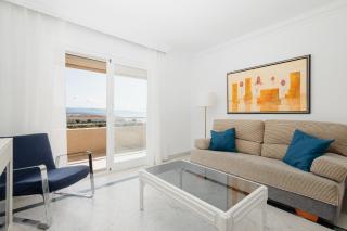 Apartment in the heart of Puerto Banús, with private parking space and communal pool, paddle tennis court and gym - 6