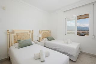Sea view apartment in the center of puerto Banús and private parking - Marbella - 7