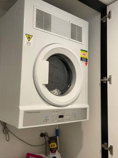 Lovely CBD two bedroom apartment free parking gym and sauna - 7