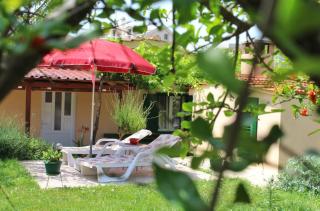 Apartment Taja, cijela kuća i vrt samo za vas - Split - 0
