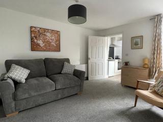 Cosy & Comfortable Apartment w/Parking - Worksop - 1